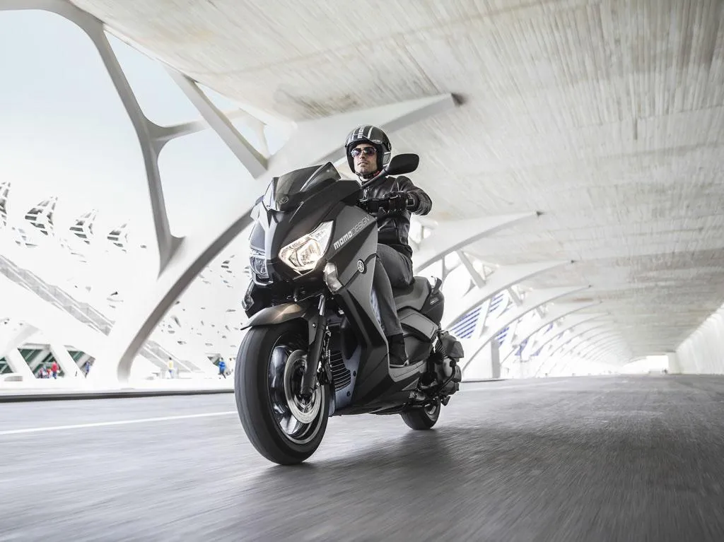 yamaha-x-max-400-momodesign_din-3