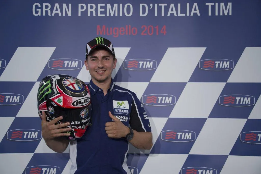 il-leggendario-quadrifoglio-verde-sul-casco-di-jorge-lorenzo-140529_ar_casco_06