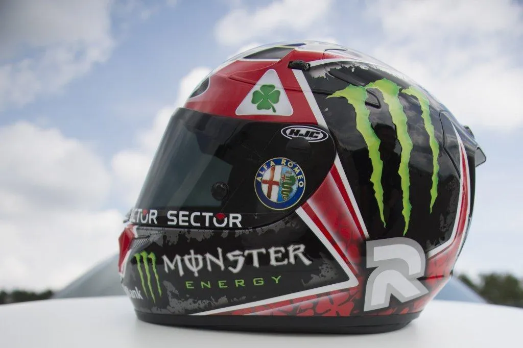 il-leggendario-quadrifoglio-verde-sul-casco-di-jorge-lorenzo-140529_ar_casco_02