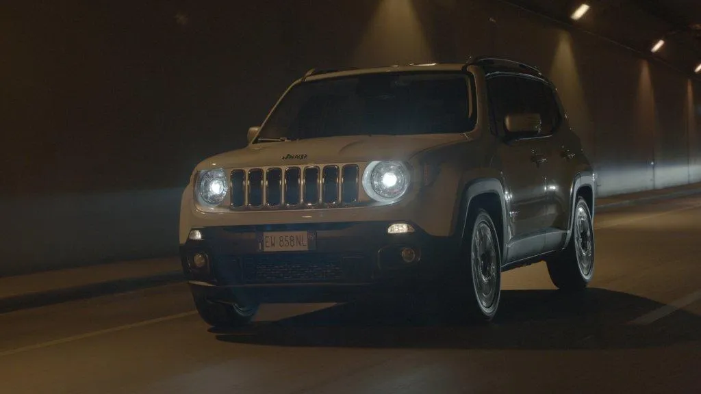 unaltra-storia-un-altro-viaggio-e-on-air-lemozionante-spot-di-jeep-renegade-140920_j_02