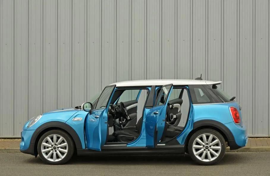 Conosciamo meglio la nuova MINI 5 porte (FOTO)