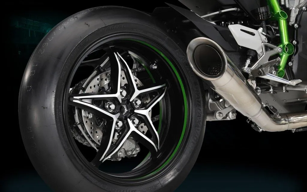 Kawasaki Ninja H2R: la moto più veloce di tutti i tempi (FOTO E VIDEO)