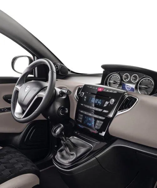 La nuova Lancia Y Elle veste Alcantara (FOTO)