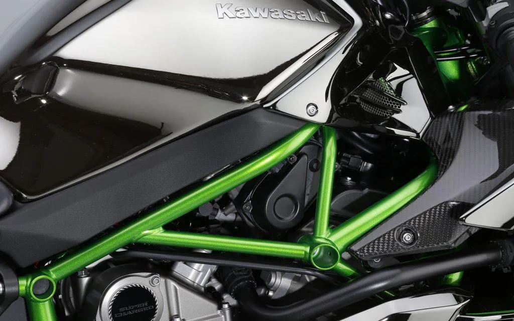Kawasaki Ninja H2R: la moto più veloce di tutti i tempi (FOTO E VIDEO)