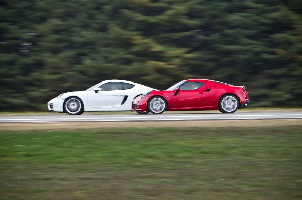 L'Alfa Romeo 4c sfida la Porsche Cayman S (FOTO e VIDEO)