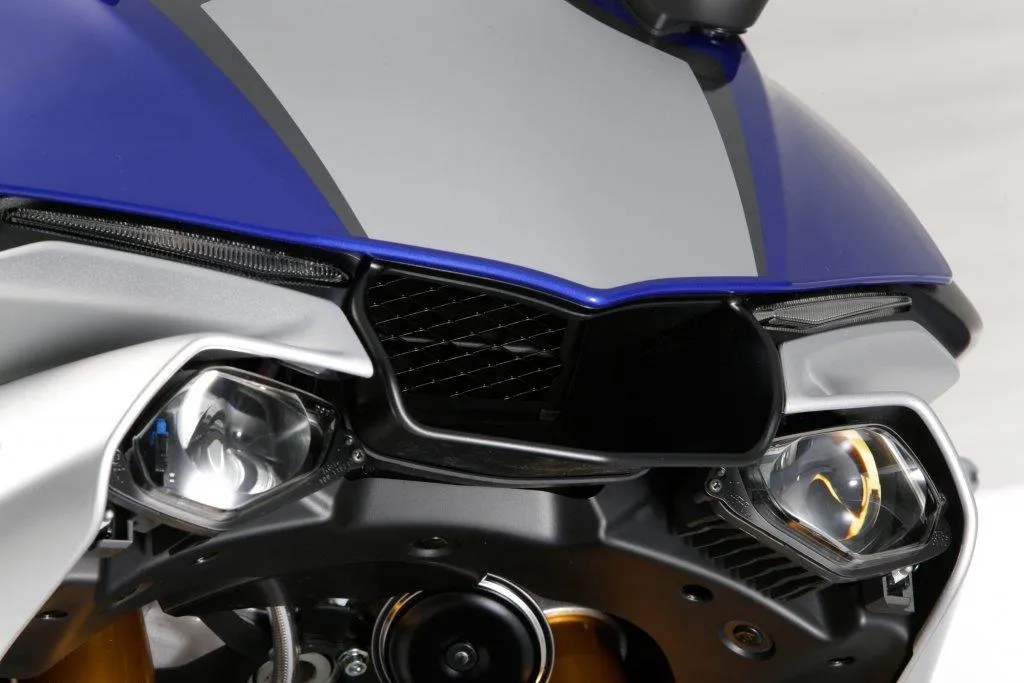 La bellissima nuova Yamaha YZF-R1 2015 (FOTO E VIDEO)