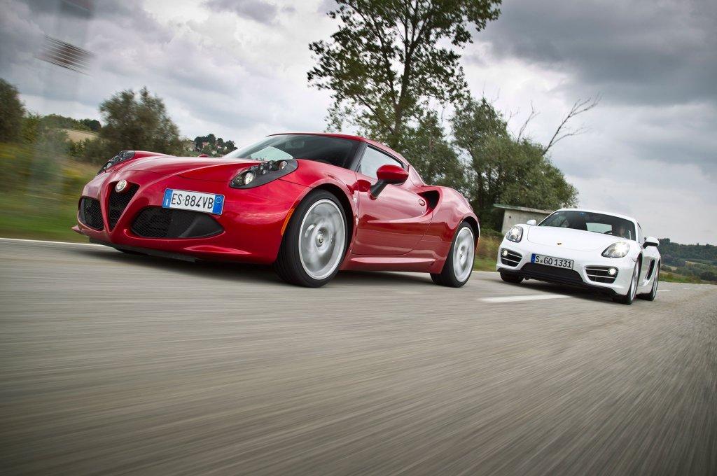 L'Alfa Romeo 4c sfida la Porsche Cayman S (FOTO e VIDEO)