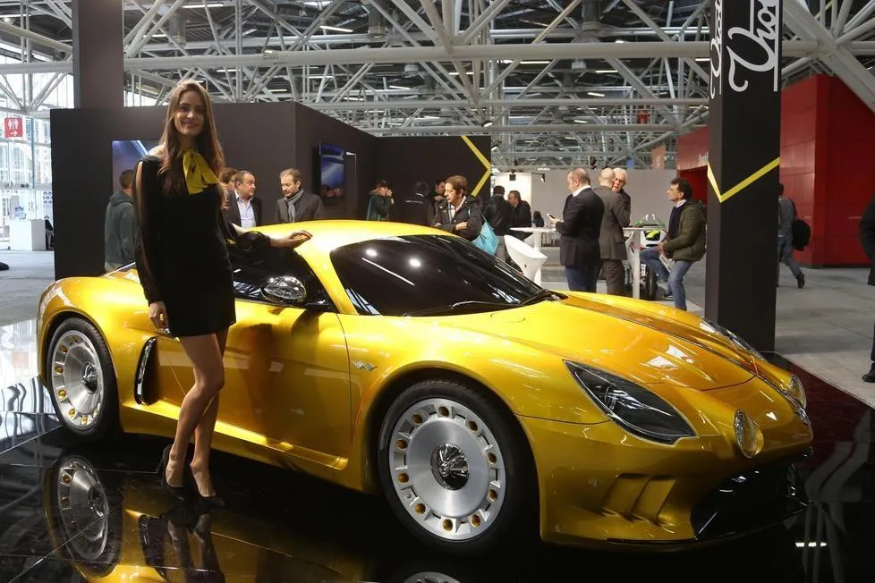 Motor Show: le ragazze più belle dell'evento (VIDEO)