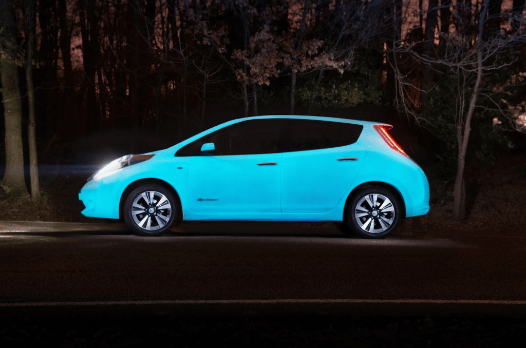 Nissan lancia la vernice fluorescente sul modello Starpath (2)