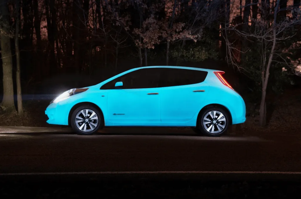 Nissan lancia la vernice fluorescente sul modello Starpath (2)