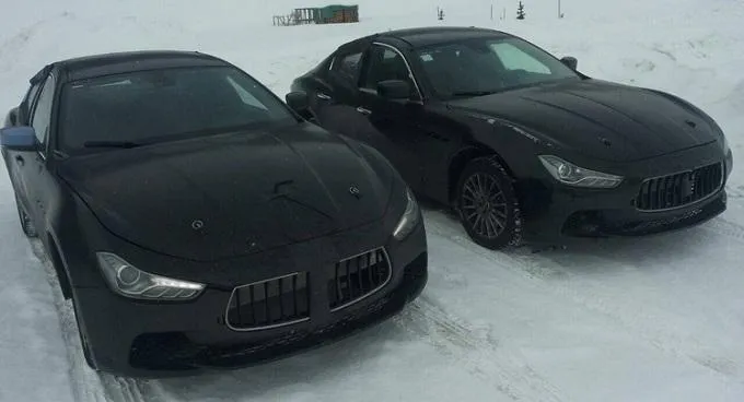 Alfa Romeo Giulia sempre più vicina: ecco le nuove immagini "spia" (FOTO)