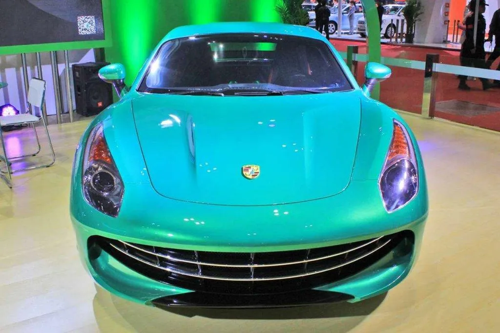E' un misto tra Ferrari e Porsche l'ennesima provocazione cinese (FOTO)