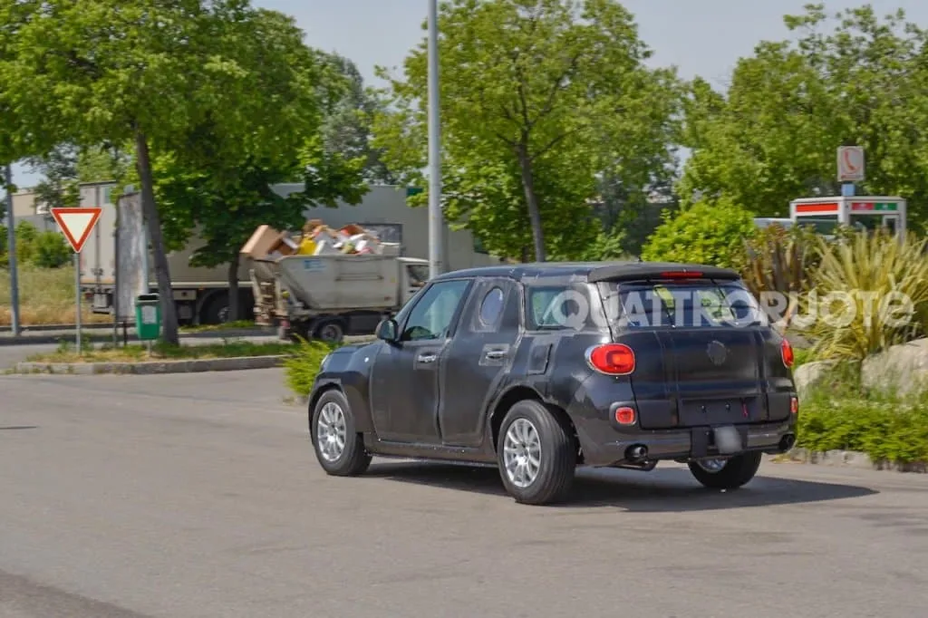 Alfa Romeo: ecco le prime immagini del nuovo SUV (FOTO)