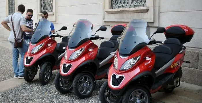 Gli scooter Piaggio MP3 di Enjoy Repubblica.it