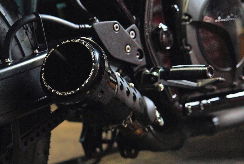 Yamaha XJR1300 Guerilla Four- manubrio Fighter- serbatoio griffato Rough Crafts- Yamaha