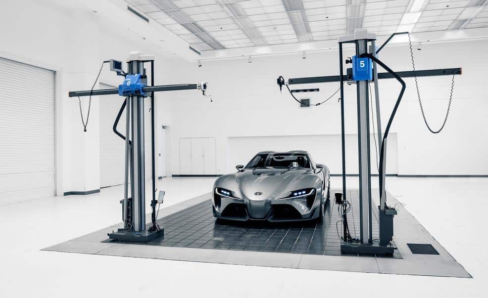 BMW-Toyota accordo per la supercar con powertrain ibrido a motore centrale-laboratory- Car and Driver-