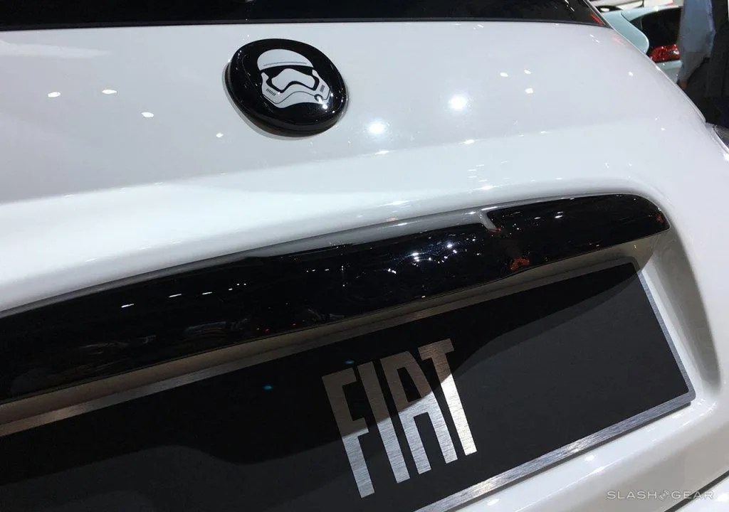 Il badge dedicato alle truppe del Primo Ordine sostituisce quello Fiat  fonte: slashgear.com