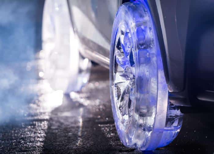 Le prime ruote interamente di ghiaccio della storia dell'automobile fonte: ansa.it