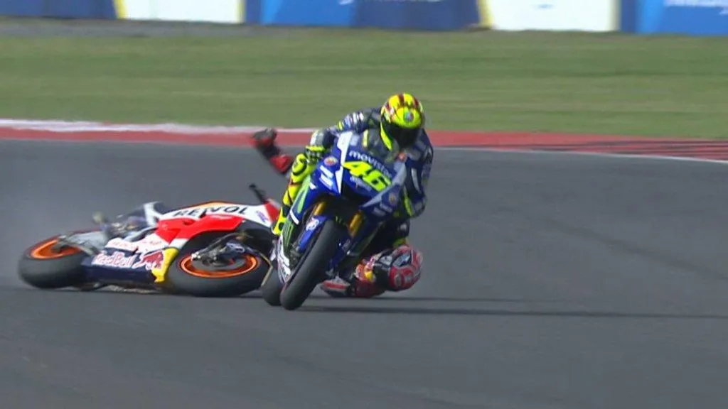 Dopo il fattaccio Rossi-Marquez è stata introdotta la regola Rossi foto: Motogp.com
