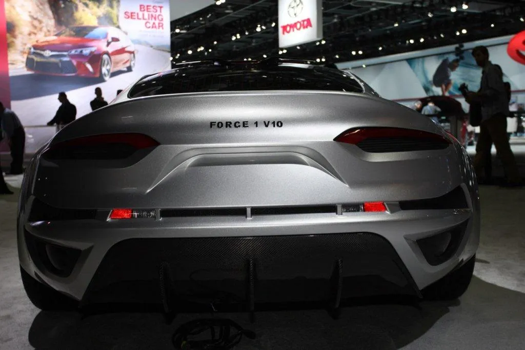 Il poderoso V10 si ispira a quello della Dodge Viper foto: carscoops.com