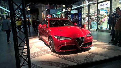 Fonte foto Aeroporto di Ginevra: pagina Facebook "Alfa Romeo Project 952" - Credits: Jonathan Anedda