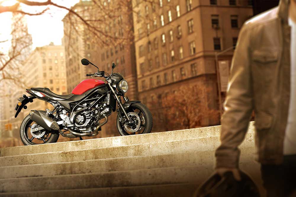 SV650A_2016_action_red_B