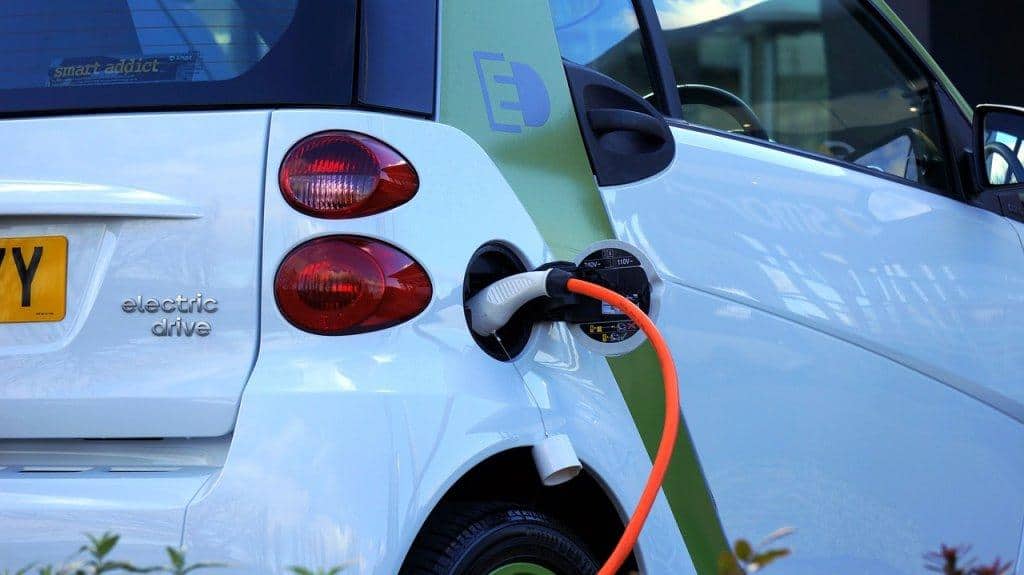 autumobile elettrica rifornimento